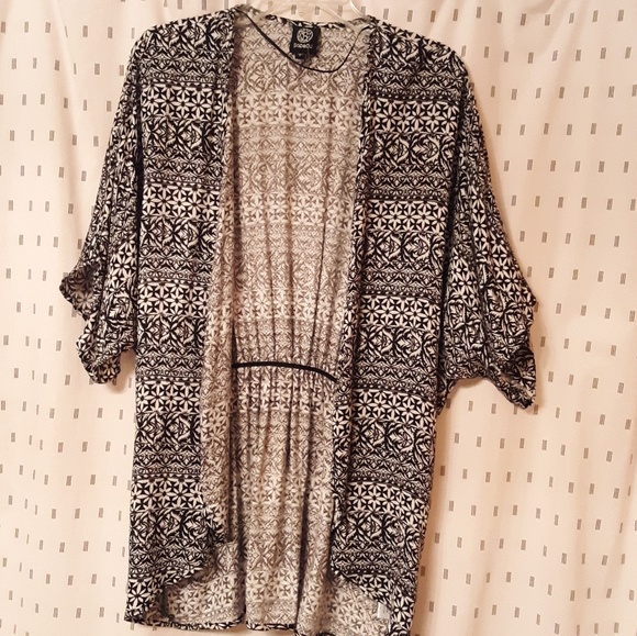 Bobeau Black White Multi Print Kimono size Small - Picture 7 of 8